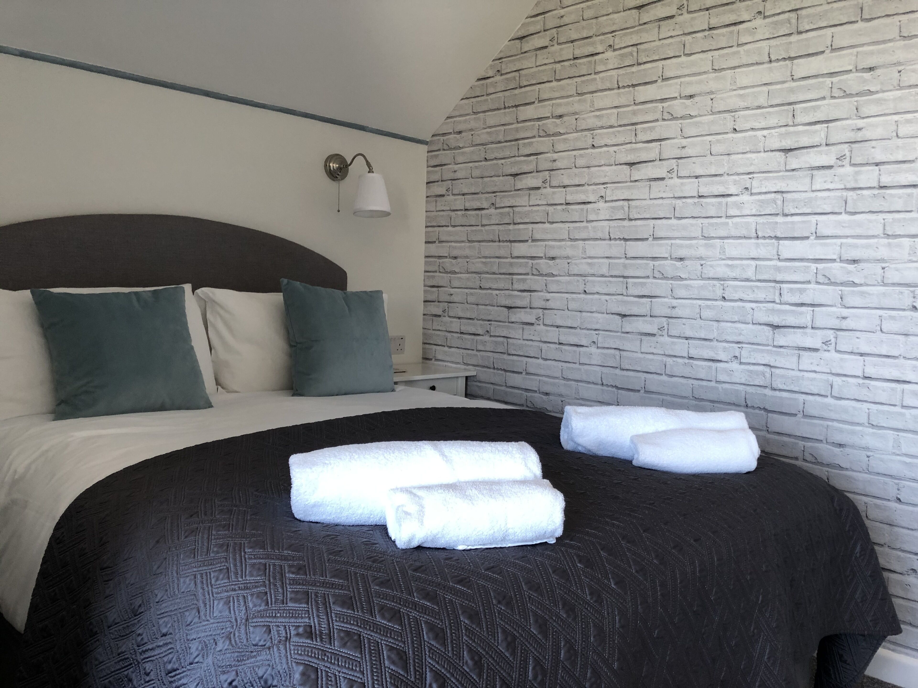 Large Double Room | Iron/ironing board, free WiFi, bed sheets
