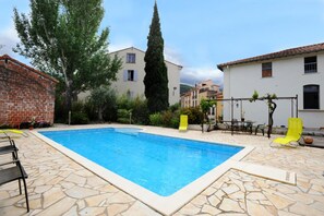 Outdoor pool, pool loungers