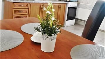 Apartment, 1 Bedroom, Terrace | In-room dining