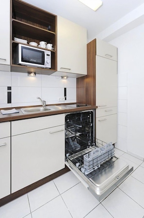 Apartment, 1 Schlafzimmer (Lulu Meinders) | Eigene Küche | Kühlschrank, Mikrowelle, Herdplatte, Wasserkocher mit Kaffee-/Teezubehör