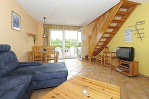 Family Apartment, 2 Bedrooms (Juist) | Ruang tamu | TV skrin rata