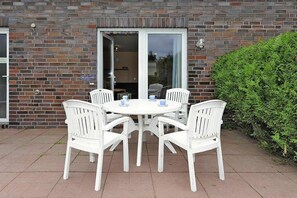 Family Apartment, 2 Bedrooms (Helgoland) | Terrace/patio - Reiterhof Maack (Neuharlingersiel)