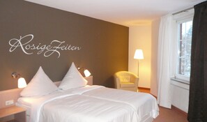 Double Room, Park View | Minibar, in-room safe, desk, soundproofing - PARKHOTEL Rosarium (Uetersen)