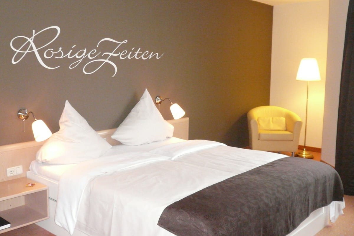 Double Room, Park View | Minibar, in-room safe, desk, soundproofing