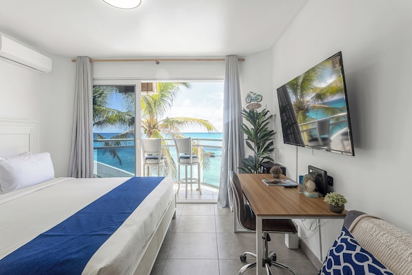 1 bedroom, in-room safe, desk, iron/ironing board - Maho Beach House - Petit Studio Océanique - Charmante Vue (Maho, Sint Maarten)