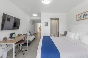 1 Schlafzimmer, Zimmersafe, Schreibtisch, Bügeleisen/Bügelbrett
