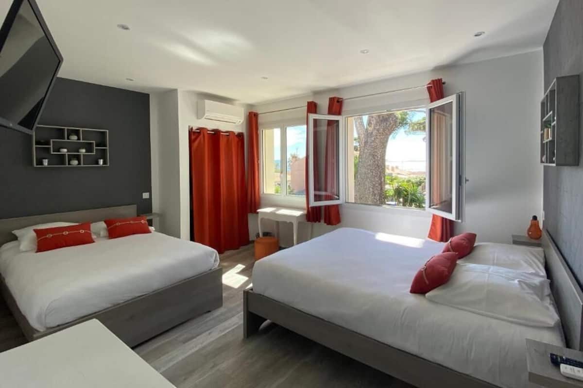 Quadruple Room | Blackout drapes, soundproofing, iron/ironing board