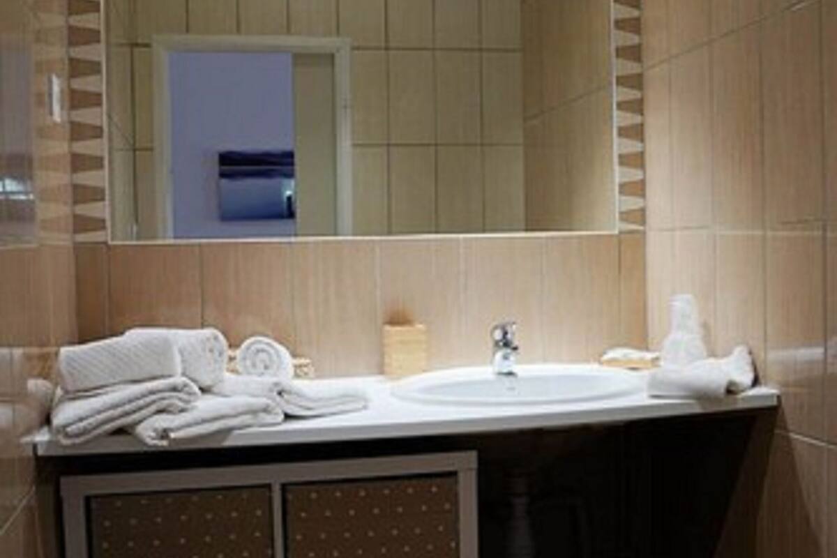 family room | bathroom | free toiletries, hair dryer, towels