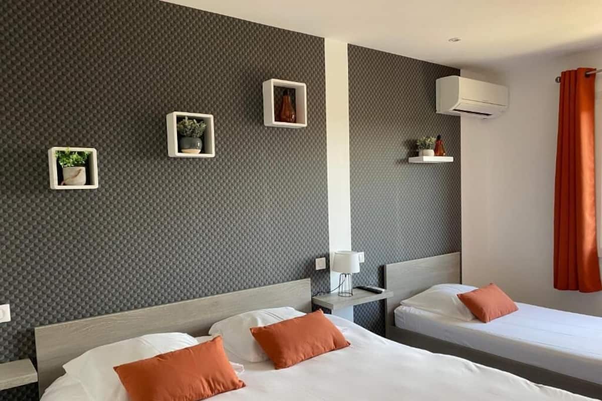 Triple Room | Blackout drapes, soundproofing, iron/ironing board