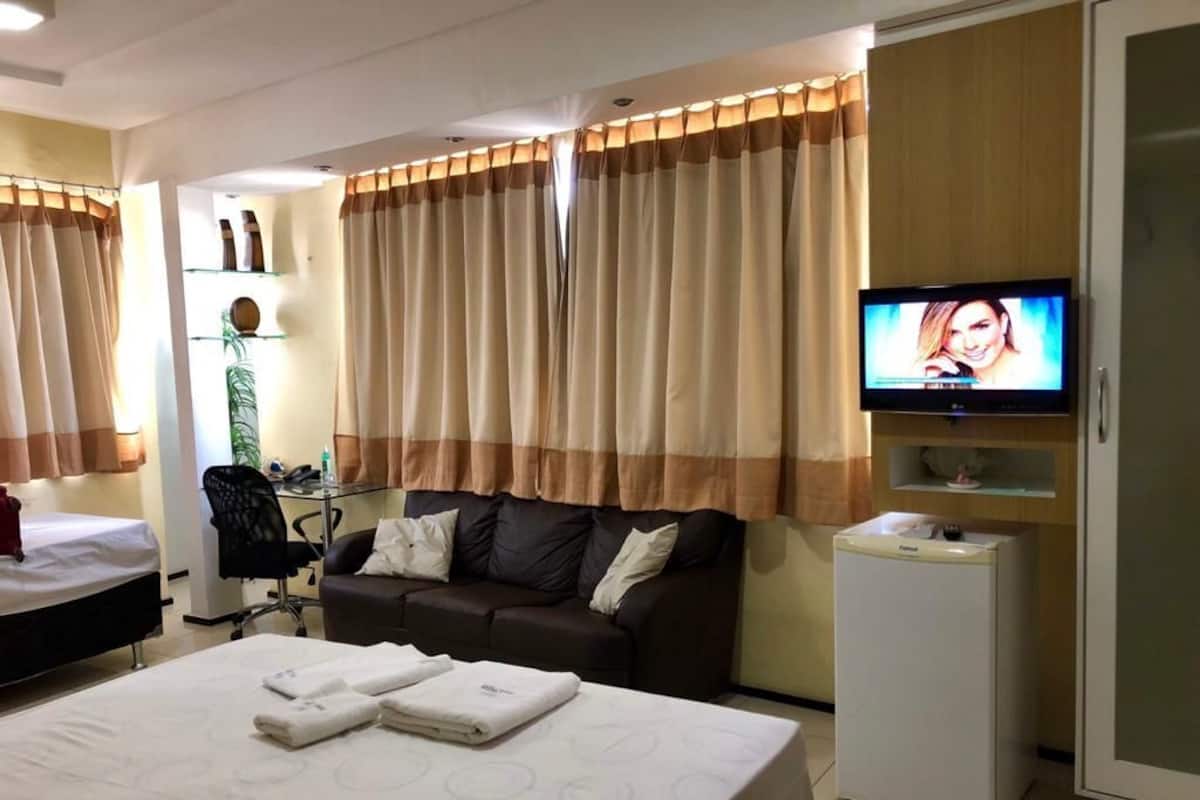 Deluxe Double Room | In-room dining