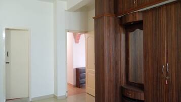 Deluxe Room | Rollaway beds, free WiFi, bed sheets