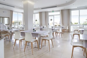Breakfast, lunch, dinner served; Italian cuisine  - Hotel Riviera (Bellaria-Igea Marina)