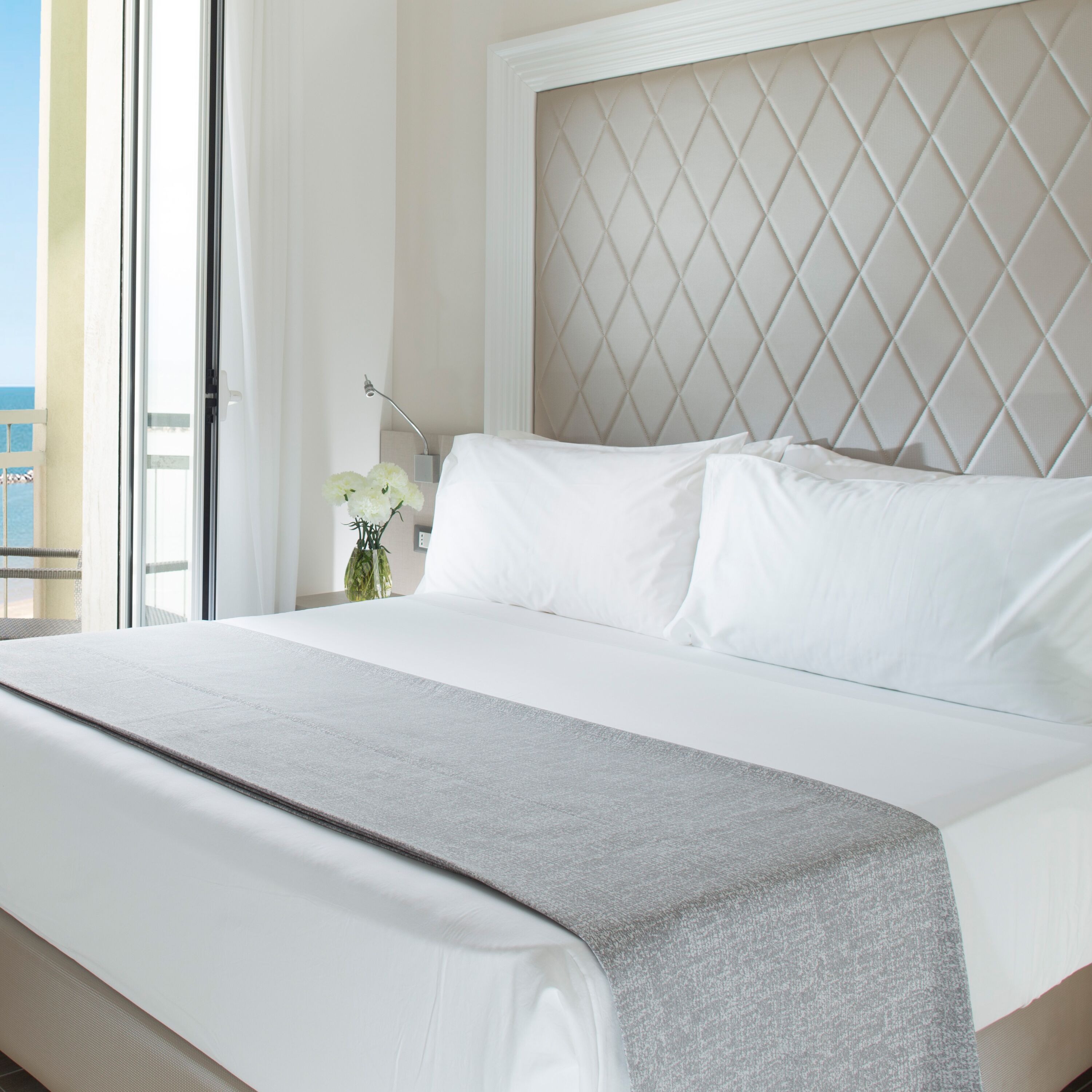 Suite, Sea View | Minibar, in-room safe, desk, soundproofing
