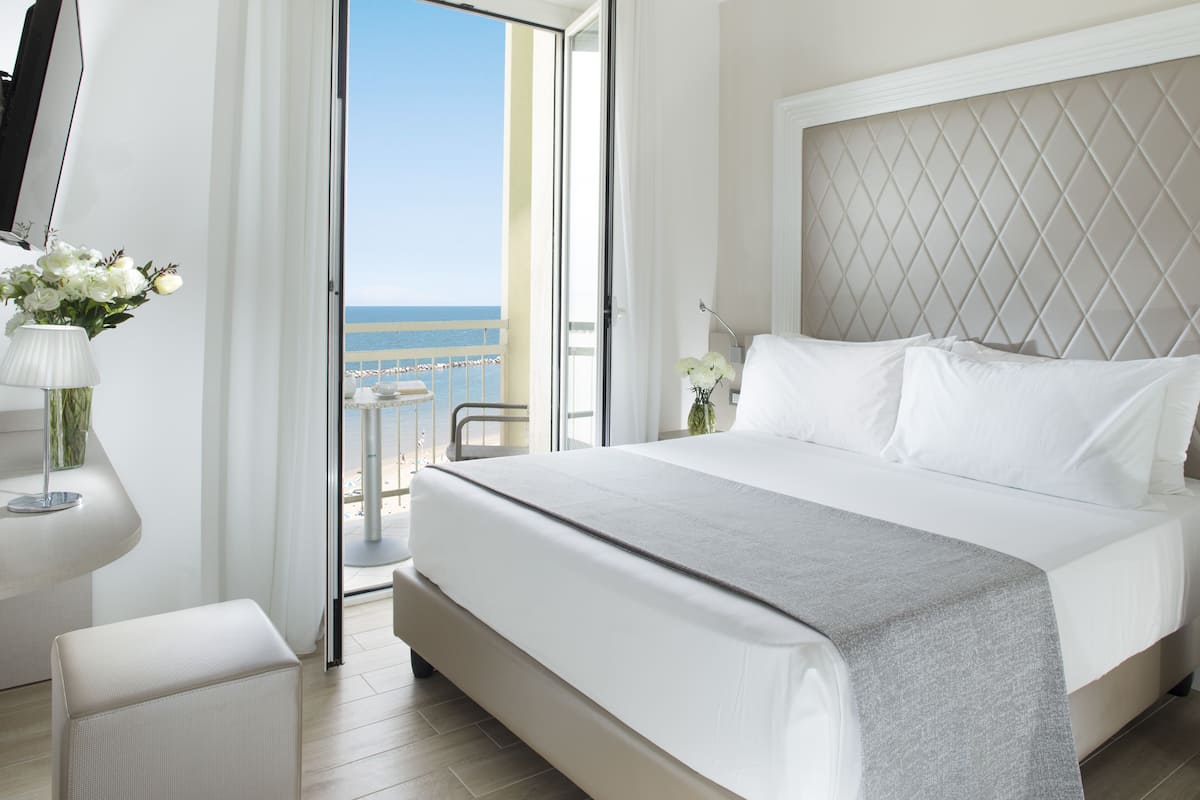 Suite, Sea View