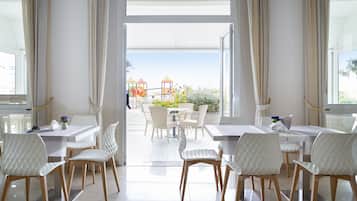 Breakfast, lunch, dinner served; Italian cuisine