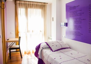 Single Room | Blackout curtains, soundproofing, free WiFi, bed sheets - Rincón de Gala (Soria)