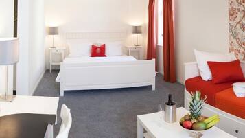 Schreibtisch, Verdunkelungsvorhänge, kostenloses WLAN, Bettwäsche