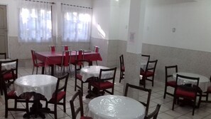 Sudah termasuk sarapan prasmanan setiap hari