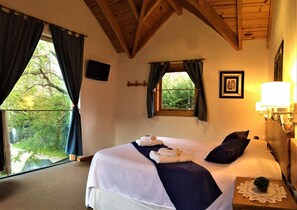 Safe på rommet, individuelt innredet, wi-fi (inkludert) og sengetøy