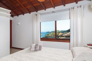 5 bedrooms, iron/ironing board, free WiFi, bed sheets