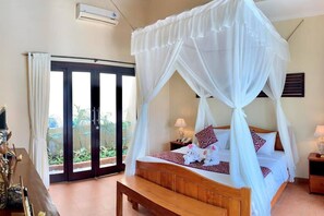 1 habitación, escritorio y despertador 