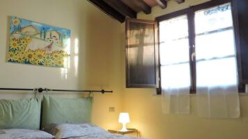 Bügeleisen/Bügelbrett, kostenloses WLAN, Bettwäsche