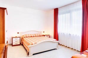 Deluxe Double Room (with extra bed) | Free WiFi