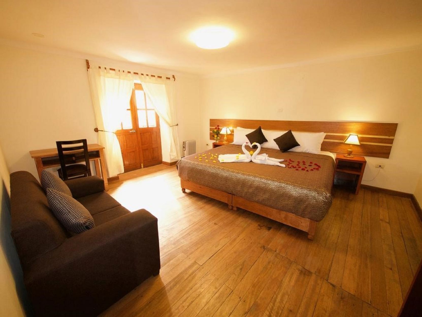 Desk, blackout drapes, free WiFi, bed sheets