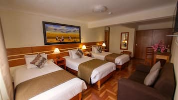 Superior Triple Room | Bureau, rideaux occultants, Wi-Fi gratuit, draps fournis
