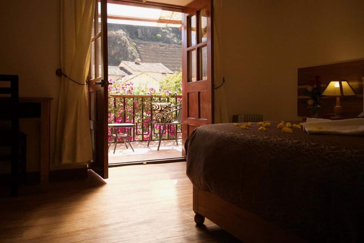 Escritorio, cortinas blackout, wifi gratis y ropa de cama 