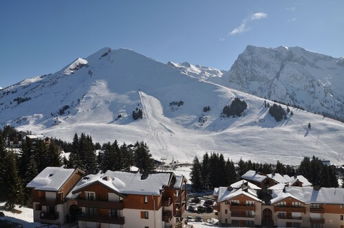 Charming and cozy apartment with superb views of the Aravis!