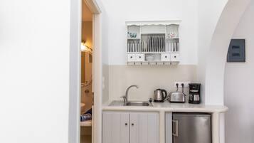 Refrigerador, cafetera y tetera, tetera eléctrica y tostadora