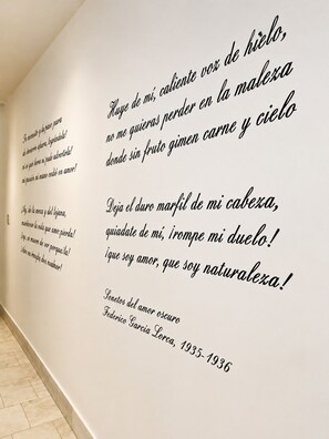 Hallway - DOMUS APARTAMENTOS GRANADA (Granada)