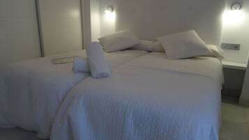 Dundyner, memory foam-senger, blendingsgardiner og lydisolert