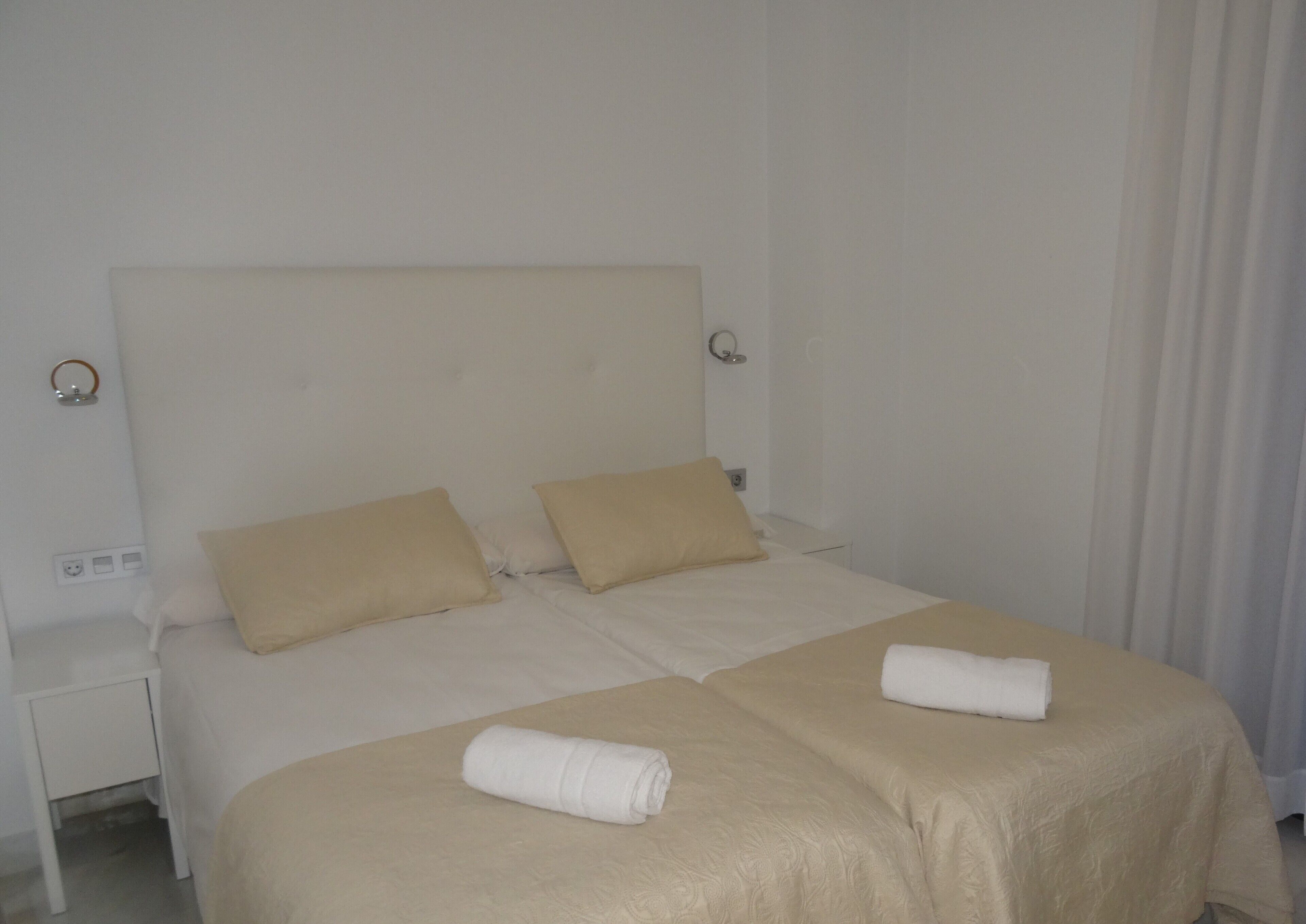 Edredones de plumas, colchones viscoelásticos, cortinas opacas