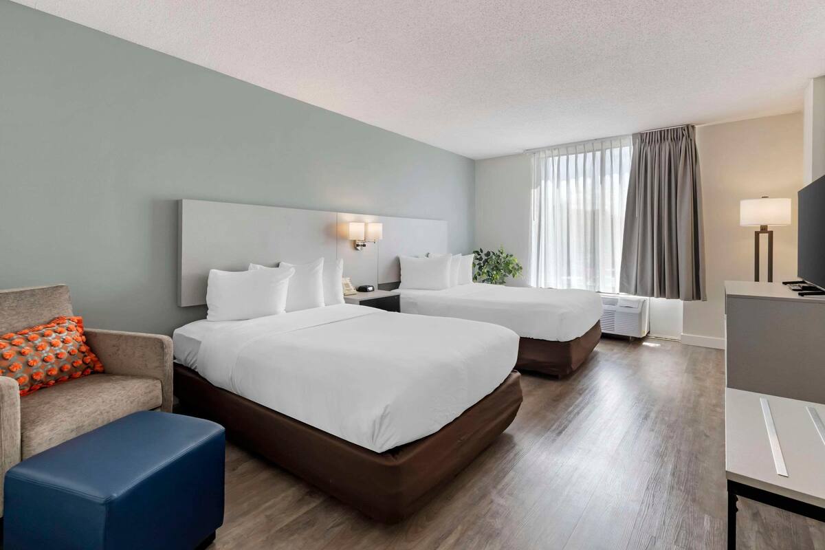 In-room safe, desk, iron/ironing board, WiFi (free)