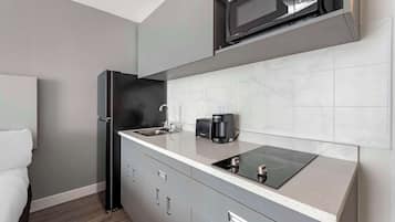 Fridge, microwave, dishwasher, coffee/tea maker