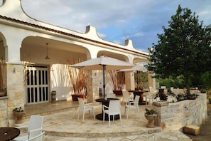 Outdoor dining - Le Corti del Casale - Bed & Breakfast (Alberobello)