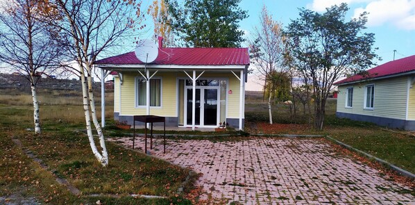 Villa | Schreibtisch, Verdunkelungsvorhänge, schallisolierte Zimmer, Bettwäsche
