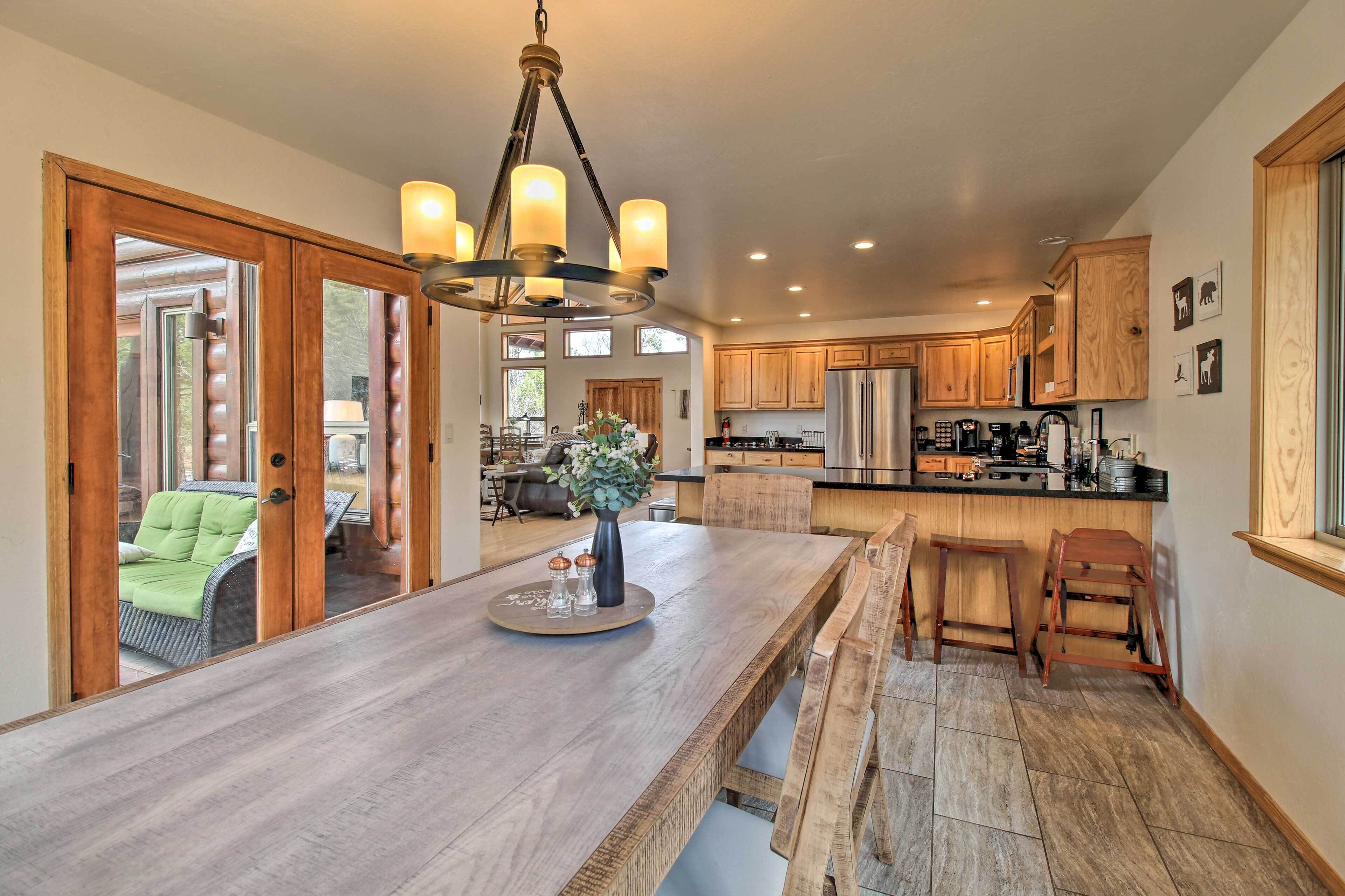 Spacious Show Low Cabin: Ideal for Families!