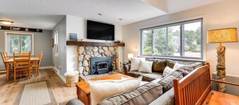 Condo w/ Deck & Grill < 5 Miles to Loon Mountain!