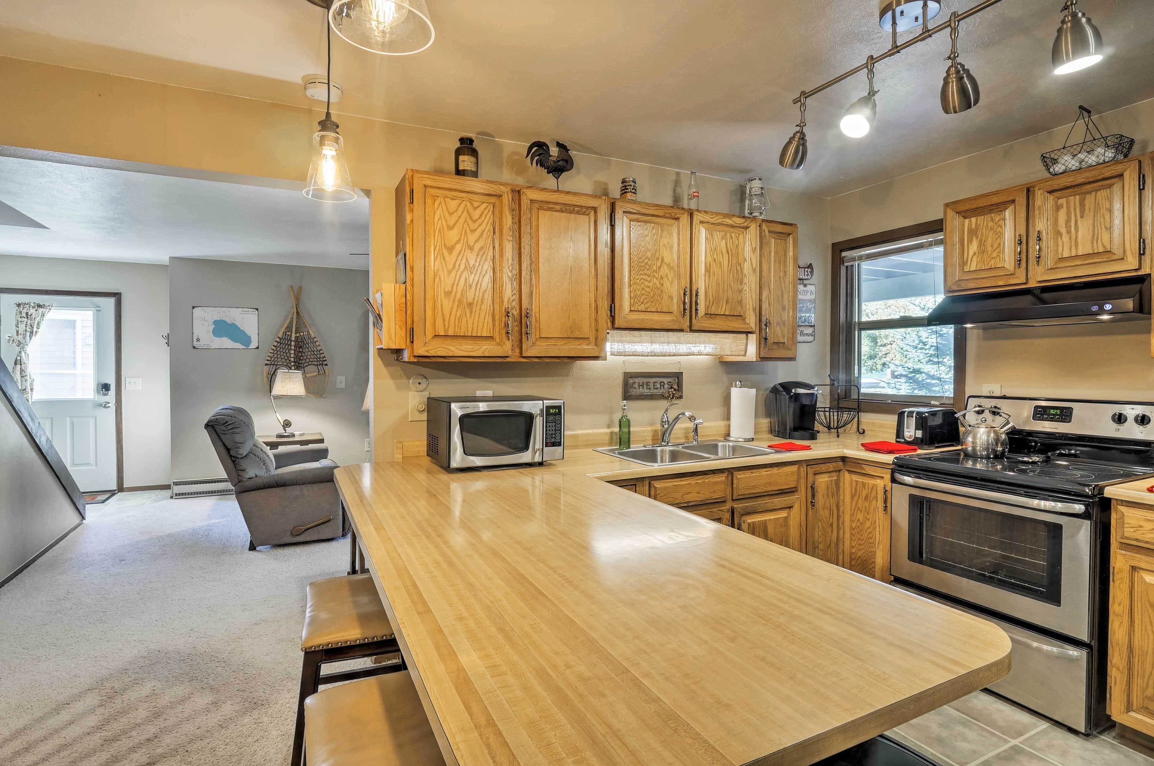 Grand Lake Condo w/ Balcony - 1 Block to Water!