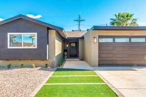 Exterior - 4 Bedroom 3 Bath w/Sports Bar Game Room!  Located Minutes to Old Town! (Scottsdale)