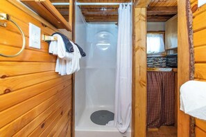Shower - Cozy, rustic Tiny House Rudy (Leadville)