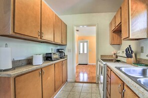 Fridge, microwave, stovetop, dishwasher - Lakeland Home w/ Large Backyard ~ 1 Mile From FSC! (Lakeland)