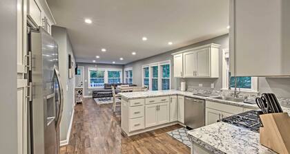 Updated Twin Lakes Cottage, Walk to Lake Mary