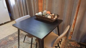 Dining - Ideal Location Studio + Pet-Friendly (Cuddles) (Gatlinburg)