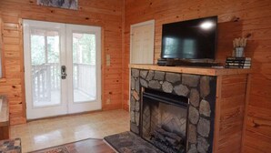 Living area - Ideal Location Studio + Pet-Friendly (Cuddles) (Gatlinburg)