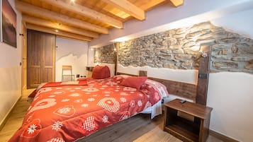 Premium bedding, individually decorated, individually furnished, desk