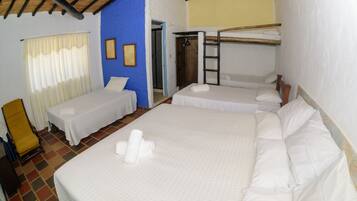 Family Room | Desk, free WiFi, wheelchair access